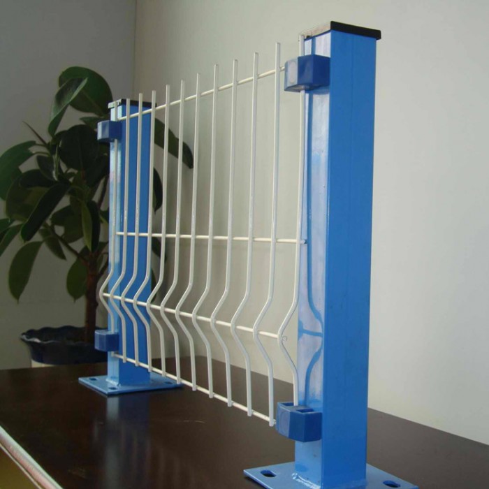 Mesh fencing