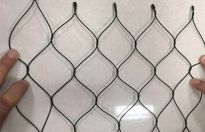 Black oxide stainless steel mesh sample