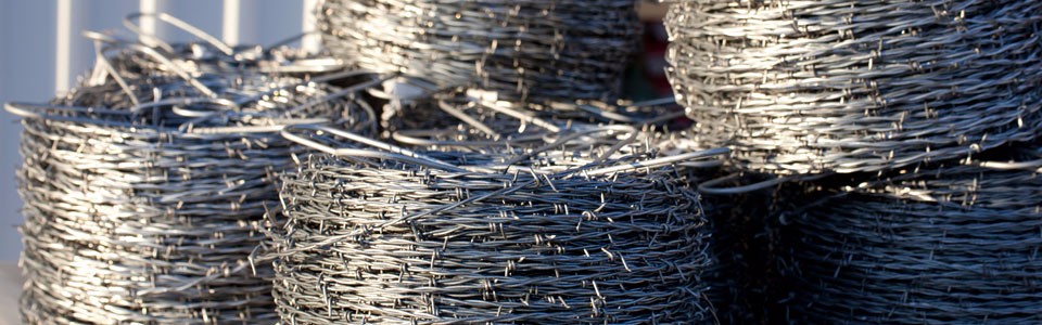 Hot-dip Galvanized barbed wire  Galvanized wire per roll
