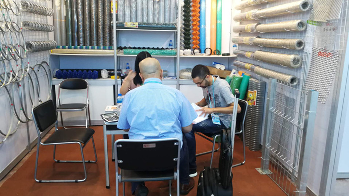 SF wire mesh making company customer in our booth